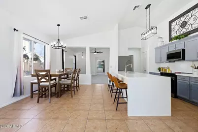 6822 S 40th Drive, Phoenix, AZ 85041 - Photo 9