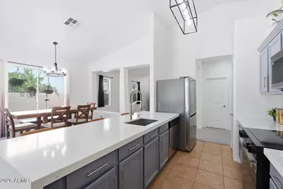 6822 S 40th Drive, Phoenix, AZ 85041 - Photo 13