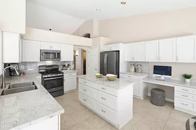 7 W Silverwood Drive, Phoenix, AZ 85045 - Photo 15