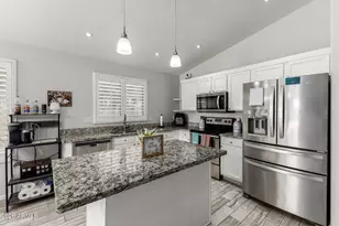 2403 E Rosemonte Dr, Phoenix, AZ 85050 - Photo 11