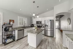 2403 E Rosemonte Dr, Phoenix, AZ 85050 - Photo 7