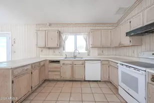 8106 W Wethersfield Rd, Peoria, AZ 85381 - Photo 29