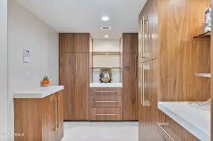 5984 N Echo Canyon Dr, Phoenix, AZ 85018 - Photo 9