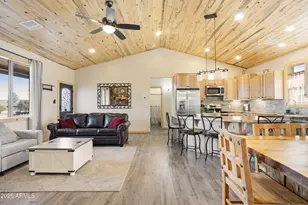 2718 Church Ln, Overgaard, AZ 85933 - Photo 3