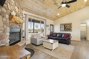 2718 Church Ln, Overgaard, AZ 85933 - Photo 9