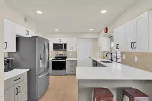 9822 W Long Hills Dr, Sun City, AZ 85351 - Photo 7