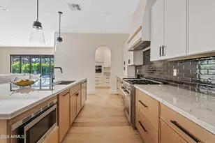4348 E Mitchell Dr, Phoenix, AZ 85018 - Photo 7