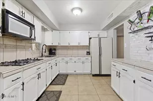 1923 N 44th Pl, Phoenix, AZ 85008 - Photo 5