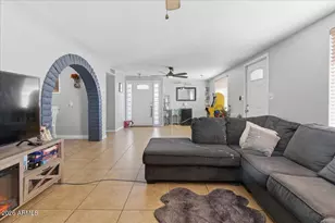 1923 N 44th Pl, Phoenix, AZ 85008 - Photo 9