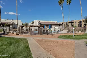 3825 E Camelback Rd, Phoenix, AZ 85018 - Photo 23