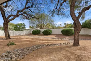 527 E Tam Oshanter Dr, Phoenix, AZ 85022 - Photo 33