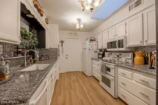 9728 W Briarwood Cir, Sun City, AZ 85351 - Photo 11