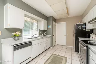 10007 W Pleasant Valley Rd, Sun City, AZ 85351 - Photo 7