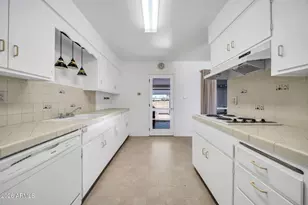 11622 N Desert Hills Dr W, Sun City, AZ 85351 - Photo 13