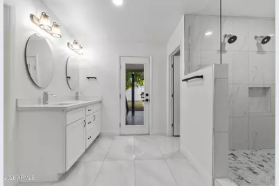 3938 E Cheery Lynn Road, Phoenix, AZ 85018 - Photo 25