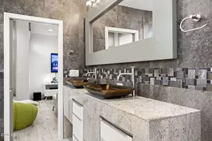 8614 E Berridge Ln, Scottsdale, AZ 85250 - Photo 45