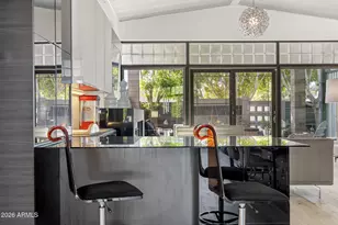 8614 E Berridge Ln, Scottsdale, AZ 85250 - Photo 13