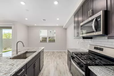 21114 N 58th Way, Phoenix, AZ 85054 - Photo 9