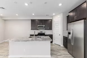 21114 N 58th Way, Phoenix, AZ 85054 - Photo 7