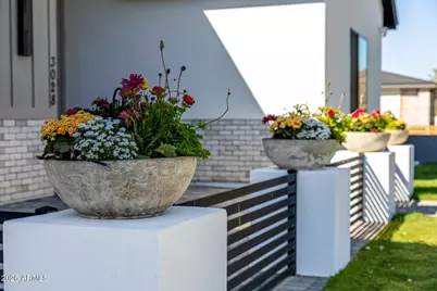 3028 N 47th Place, Phoenix, AZ 85018 - Photo 13