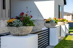 3028 N 47th Pl, Phoenix, AZ 85018 - Photo 13