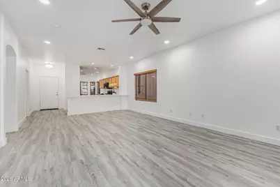 2545 W Brilliant Sky Drive, Phoenix, AZ 85085 - Photo 9