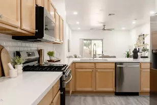 2545 W Brilliant Sky Dr, Phoenix, AZ 85085 - Photo 9