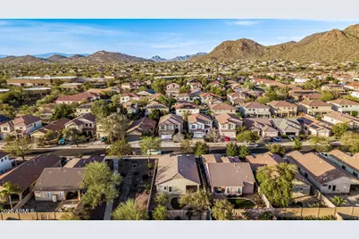 2545 W Brilliant Sky Drive, Phoenix, AZ 85085 - Photo 35