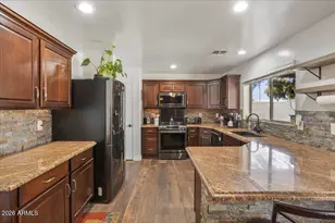 2005 S 81st Dr, Phoenix, AZ 85043 - Photo 3