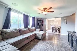 3701 W Echo Ln, Phoenix, AZ 85051 - Photo 11