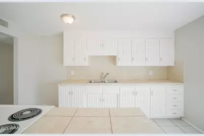 8017 W Meadowbrook Avenue, Phoenix, AZ 85033 - Photo 5