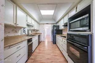 19049 N Lakeforest Dr, Sun City, AZ 85373 - Photo 9