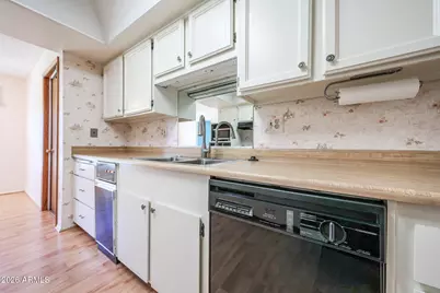 19049 N Lakeforest Drive, Sun City, AZ 85373 - Photo 13