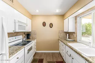 9625 W Briarwood Cir N, Sun City, AZ 85351 - Photo 15