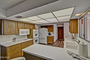 10122 W Willowcreek Circle, Sun City, AZ 85373 - Photo 13