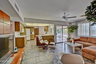 10122 W Willowcreek Circle, Sun City, AZ 85373 - Photo 15