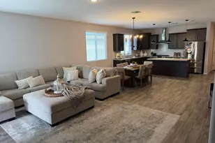 25154 N 134th Ln, Peoria, AZ 85383 - Photo 9