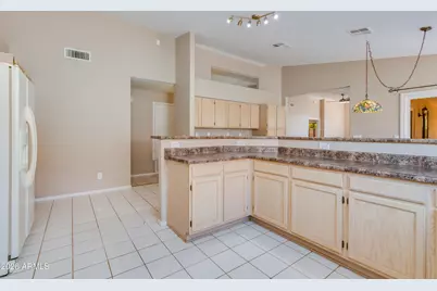 8645 W Maui Lane, Peoria, AZ 85381 - Photo 9