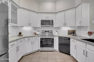 2989 N 44th St, Phoenix, AZ 85018 - Photo 3