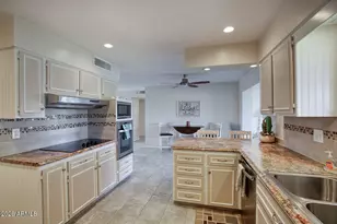 10812 W Hatcher Rd, Sun City, AZ 85351 - Photo 7