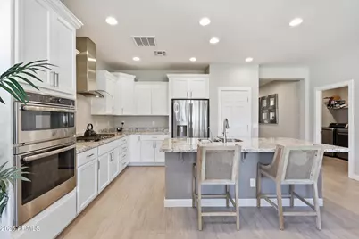 92 E Iloca Lane, Queen Creek, AZ 85140 - Photo 9