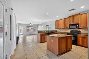 939 E Sourwood Dr, Gilbert, AZ 85298 - Photo 9