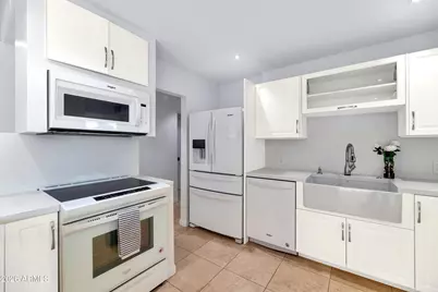 2323 E Devonshire Avenue, Phoenix, AZ 85016 - Photo 9