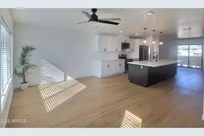 2502 E Paradise Lane #Apt 2, Phoenix, AZ 85032 - Photo 11