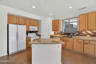 8217 W Bloomfield Rd, Peoria, AZ 85381 - Photo 9