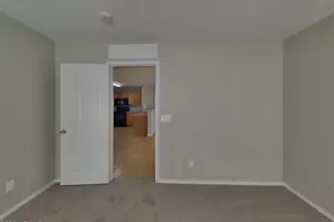 8123 W Hammond Ln, Phoenix, AZ 85043 - Photo 9