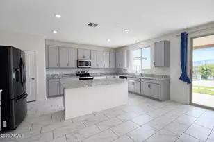 2439 W Kowalsky Ln, Phoenix, AZ 85041 - Photo 11