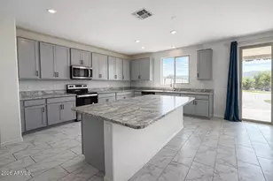 2439 W Kowalsky Ln, Phoenix, AZ 85041 - Photo 9