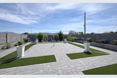 2439 W Kowalsky Lane, Phoenix, AZ 85041 - Photo 33