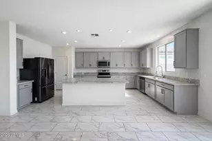 2439 W Kowalsky Ln, Phoenix, AZ 85041 - Photo 7